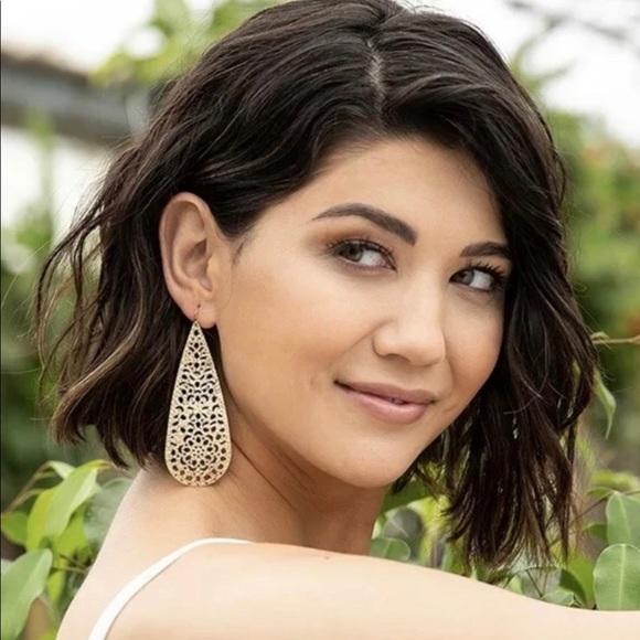 Ciara Earrings - Picture 3 of 5